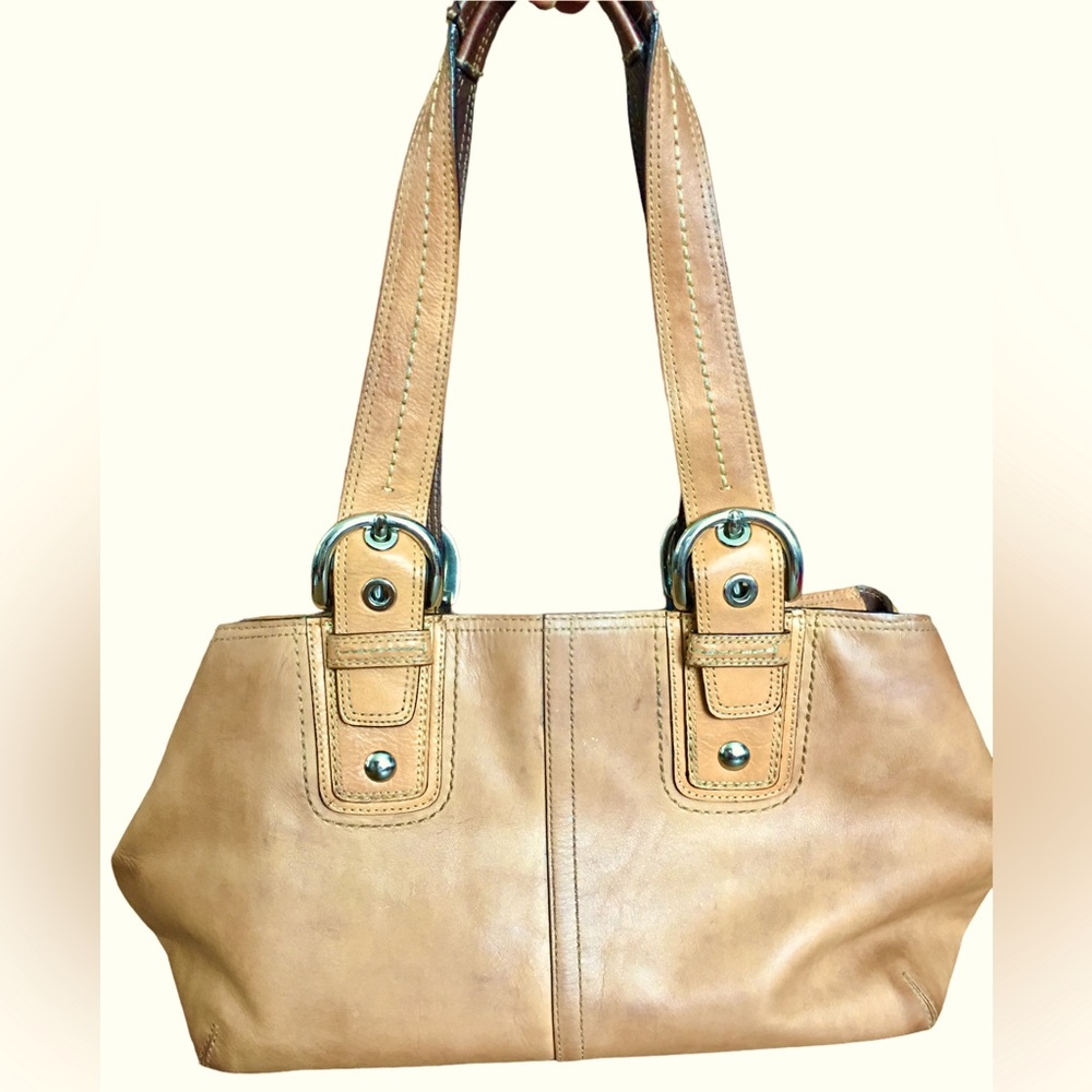 Coach vintage leather hand bag.